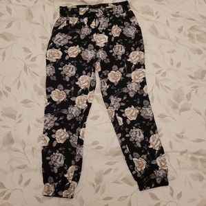 Aritzia/Talula floral pants